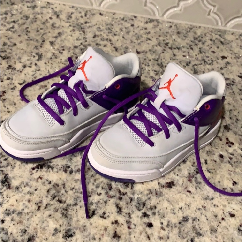 Girls Jordan’s size 12